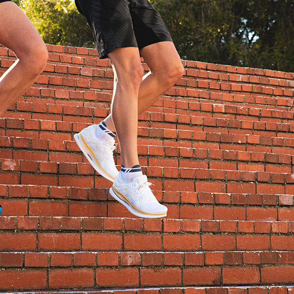 VERSUS RUNNING SOCKS WHITE GREY HIDDEN