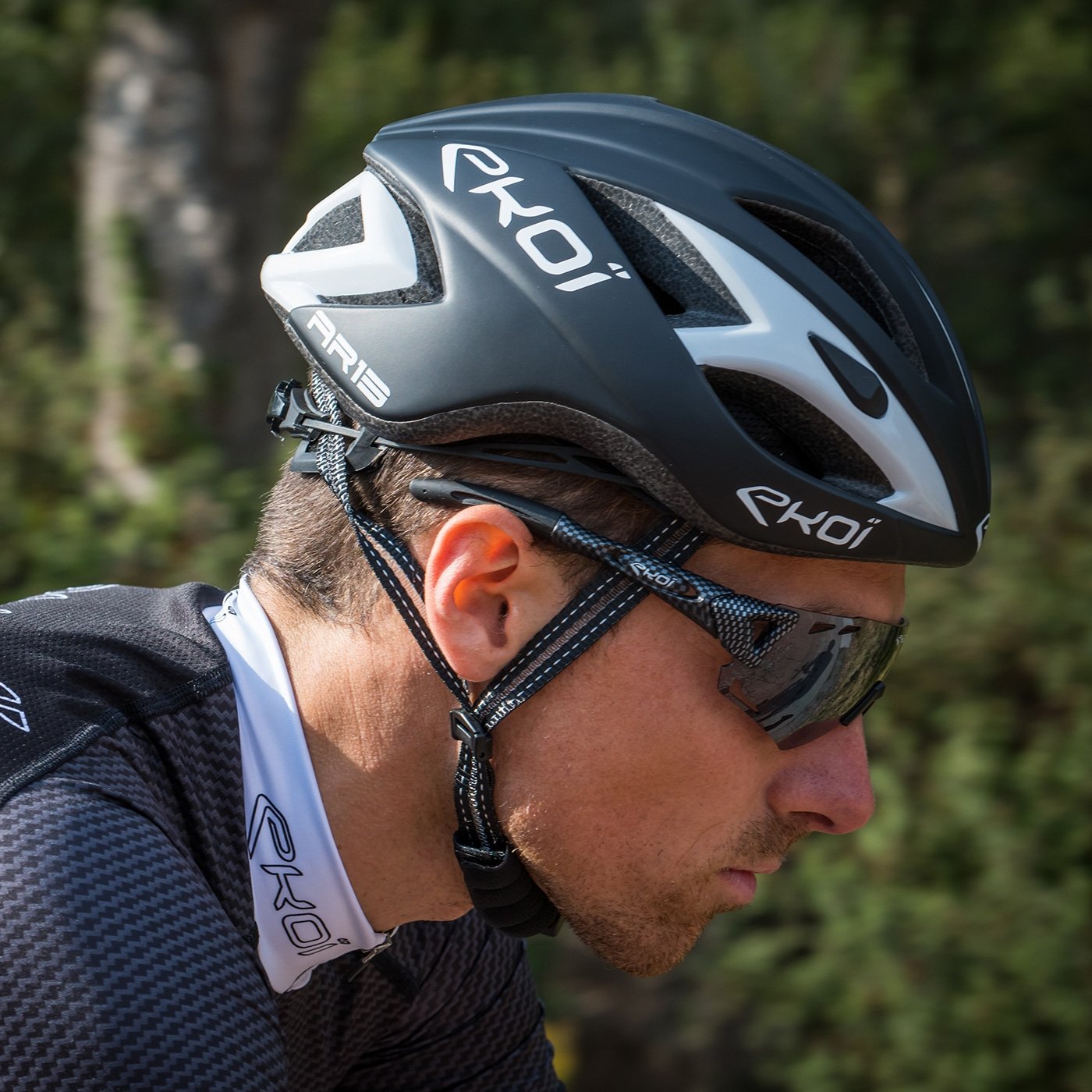 EKOI AR13 BLACK WHITE HELMET